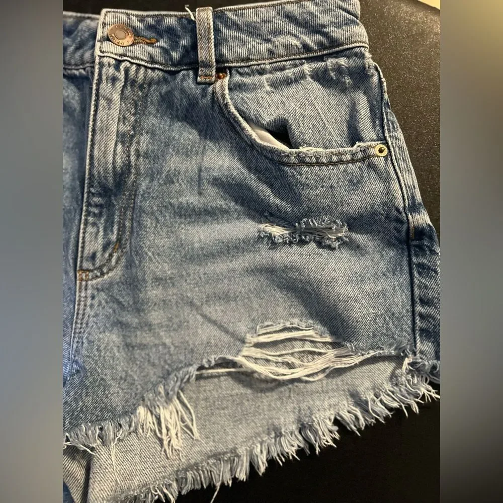 Garage Festival Light Blue Distressed Denim Women’s Shorts Size 7/28